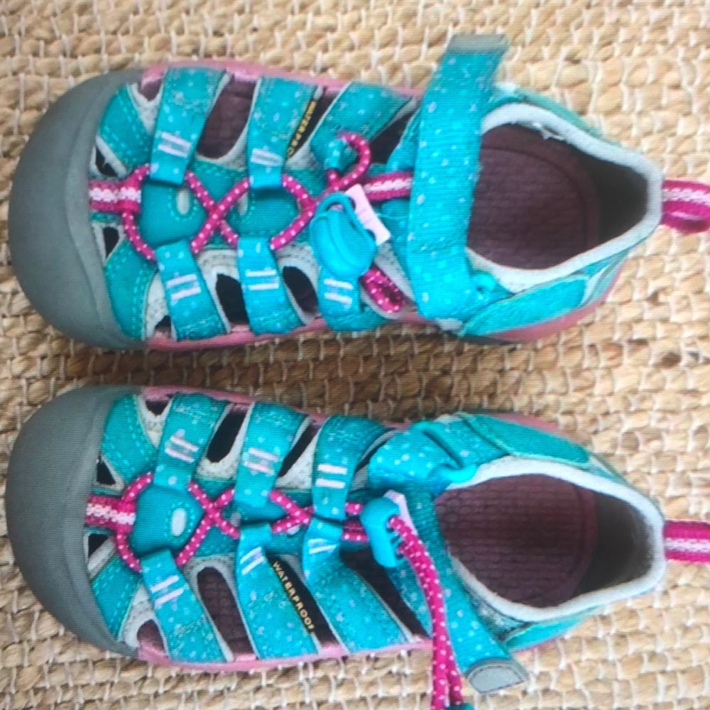 Keen Newport H2 Sandal Blue and Pink Polka Dot water shoes